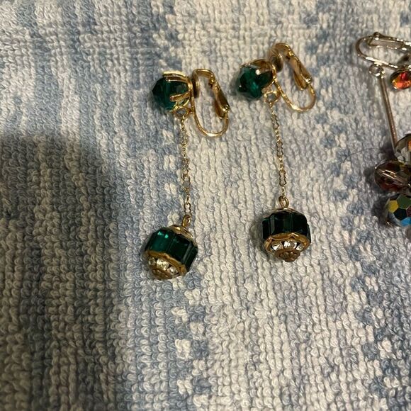 Vintage Celebrity Crystal Clip Dangle Earrings Emerald Green Multicolor Set of 2 - Picture 5 of 16